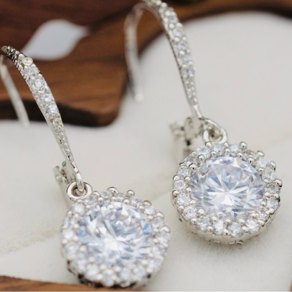 Stunning Sterling Silver Rhinestone Sparklers 🙌🏻✨⏰💭🤝⌛️